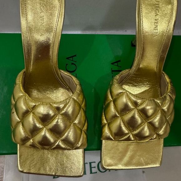 Bottega venetta metallic Gold mules. Size 39 - Picture 6 of 9